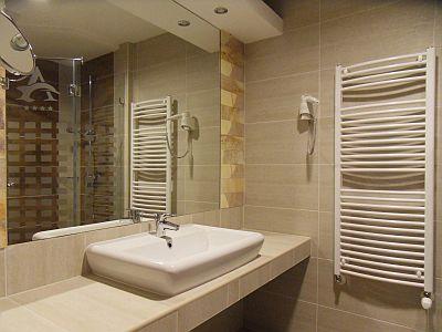 ✔️ Szép fürdőszoba Hajdúszoboszlón az Atlantis Hotelben - ✔️ Hotel Atlantis Hajdúszoboszló**** ✔️ Hotel Atlantis akció